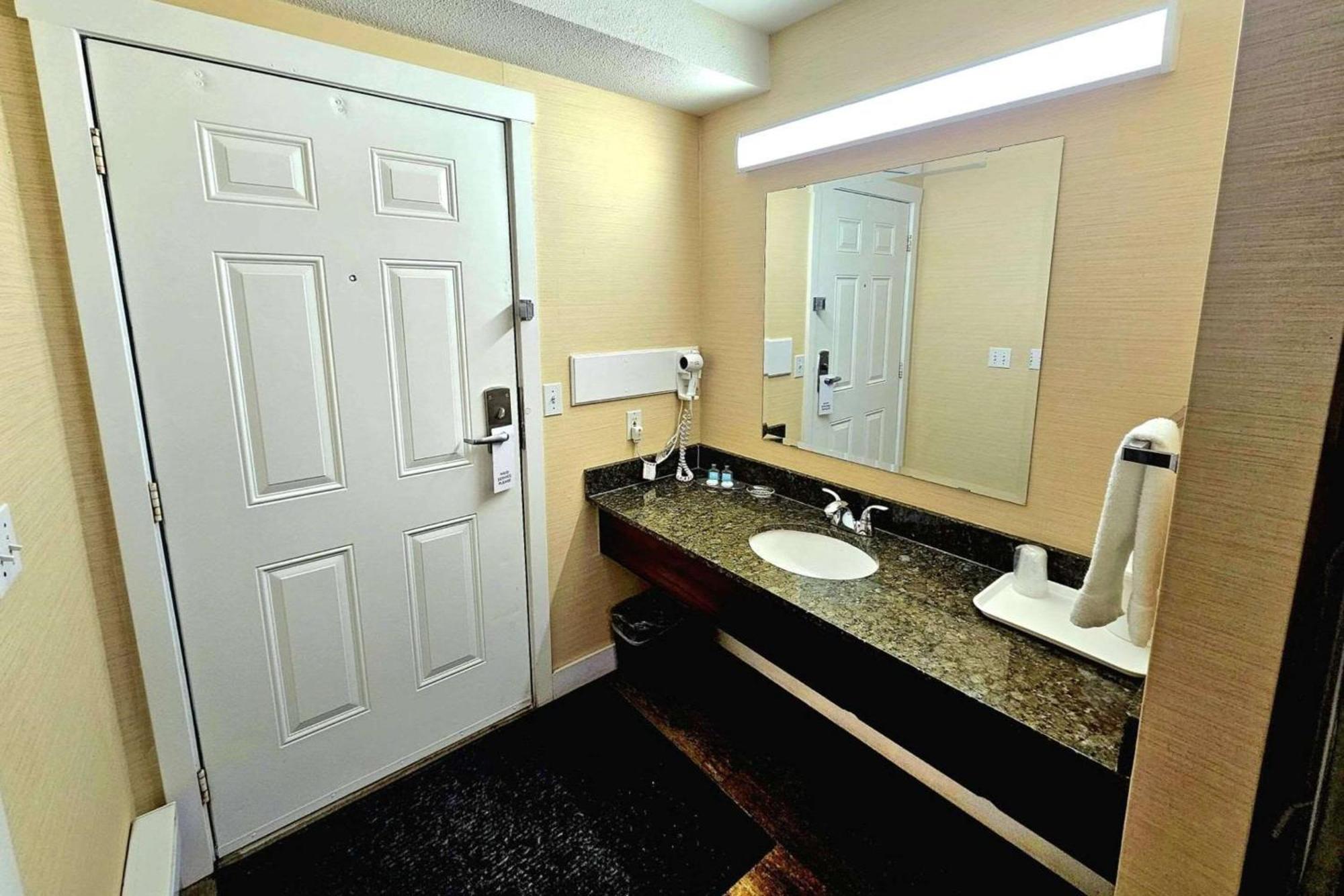 Rodeway Inn & Suites Κάμλουπς Εξωτερικό φωτογραφία